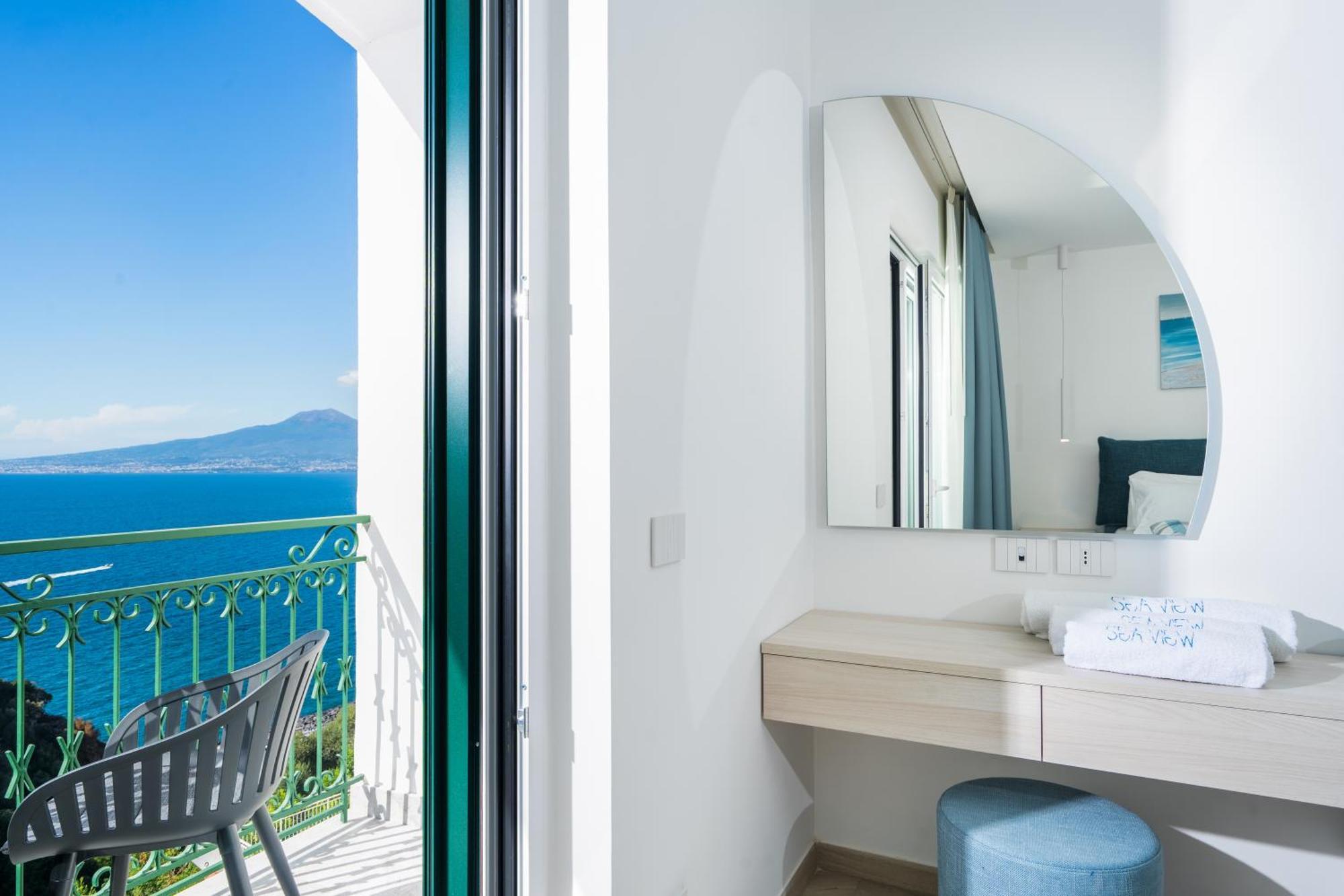 Sea View Deluxe Apartments Vico Equense Exteriér fotografie