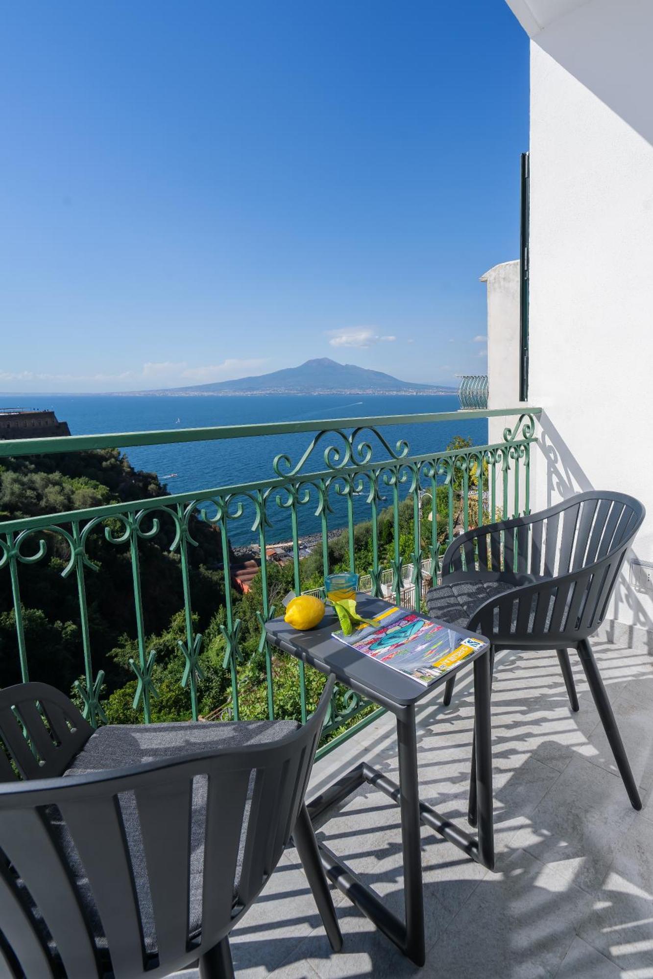 Sea View Deluxe Apartments Vico Equense Exteriér fotografie